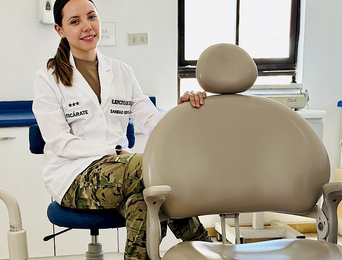 imagen correspondiente a la noticia: "Odontóloga UC lidera equipo de salud en el Ejército"