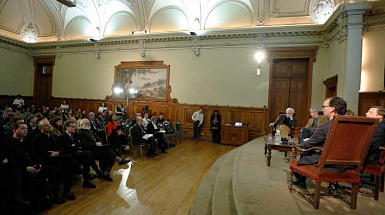 Panorámica del Salón de Honor, donde se realizó el panel sobre educación, de la segunda versión del Atrio de Santiago.